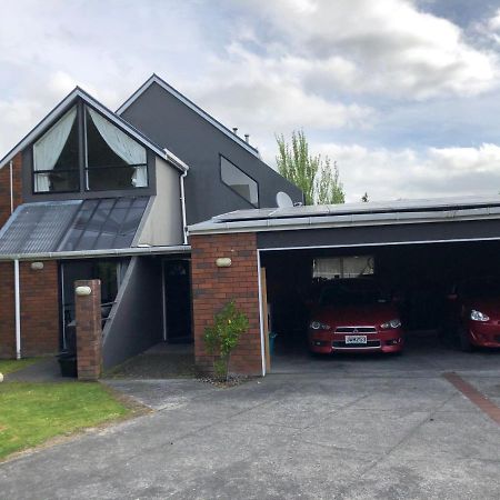 Warm On Waterloo Bed & Breakfast Palmerston North Exterior photo